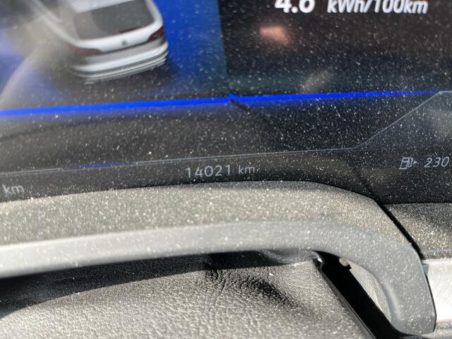 Volkswagen TOUAREG 3.0 TSI eHybrid 4MOTION Elegance / AUTOMAAT/ 381PK/ PANO/ LUCHTVERING/ STUURVERWARM./ STOELVERWARM.+KOEL.V+A/ MEMORYSEAT/ ELEK.KLEP/ ACC/ LEDER/ KEYLESS/ APP-CONNECT/ NAVI/ DAB/ CLIMA/ NAVI/ RIJ-MODI/ 21'' LMV