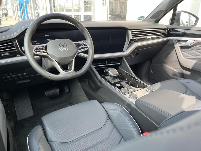 Volkswagen TOUAREG 3.0 TSI eHybrid 4MOTION Elegance / AUTOMAAT/ 381PK/ PANO/ LUCHTVERING/ STUURVERWARM./ STOELVERWARM.+KOEL.V+A/ MEMORYSEAT/ ELEK.KLEP/ ACC/ LEDER/ KEYLESS/ APP-CONNECT/ NAVI/ DAB/ CLIMA/ NAVI/ RIJ-MODI/ 21'' LMV