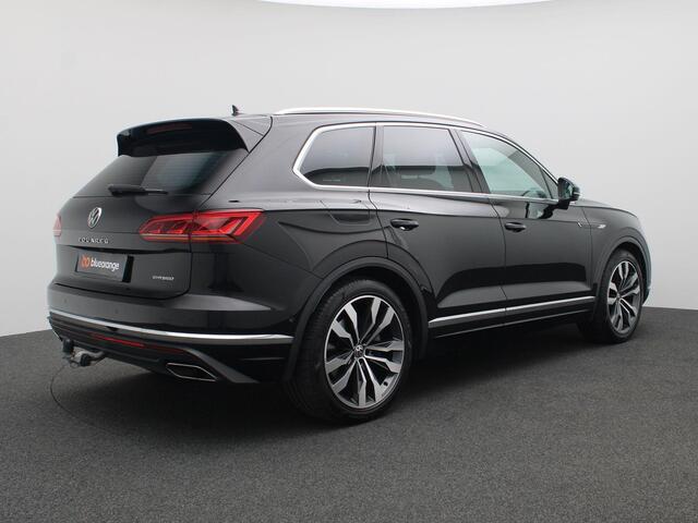 Volkswagen TOUAREG 3.0 TSi eHybrid 4MOTION Elegance 367PK Aut. Pano-Schuifdak, Trekhaak, Keyless, Elektr. Achterklep, 21" LM Velgen, Navi, Luchtvering, Memorystoel, Stoelverwarming, Achteruitrijcamera