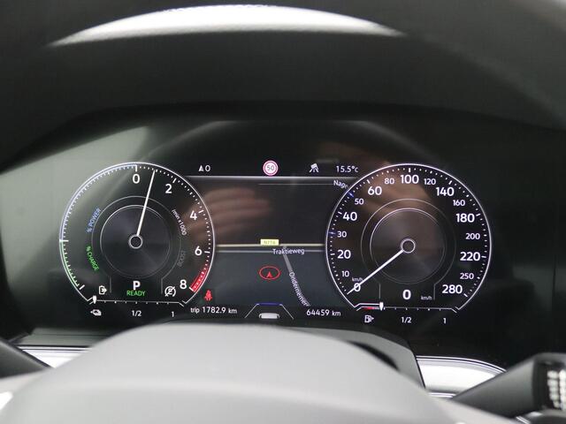 Volkswagen TOUAREG 3.0 TSi eHybrid 4MOTION Elegance 367PK Aut. Pano-Schuifdak, Trekhaak, Keyless, Elektr. Achterklep, 21" LM Velgen, Navi, Luchtvering, Memorystoel, Stoelverwarming, Achteruitrijcamera