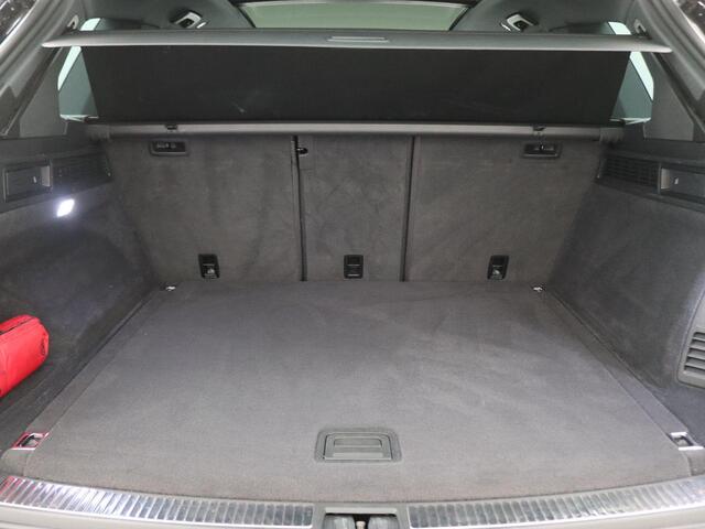 Volkswagen TOUAREG 3.0 TSi eHybrid 4MOTION Elegance 367PK Aut. Pano-Schuifdak, Trekhaak, Keyless, Elektr. Achterklep, 21" LM Velgen, Navi, Luchtvering, Memorystoel, Stoelverwarming, Achteruitrijcamera