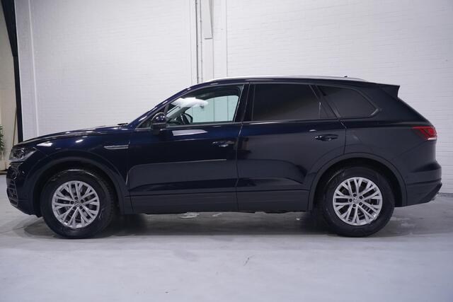 Volkswagen TOUAREG 3.0 TDI 231 pk Grijs Kenteken 2-Zits Navi, Camera Trekhaak 3.500 kg, Leder Zwart, Adapt. Cruise, Luchtvering
