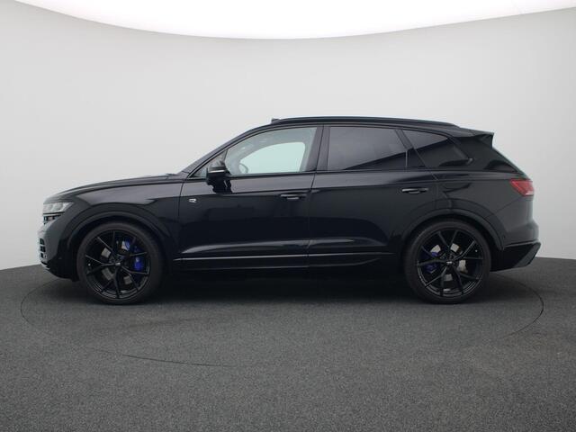 Volkswagen TOUAREG 3.0 TSi eHybrid 4MOTION R 463PK Aut. matrix led, trekhaak, panoramadak, 360gr. camera, leder, luchtvering, keyless, stuur-stoelverwarming, Dynaudio, head-up display, 22" lichtmetaal