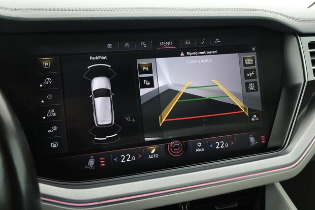 Volkswagen TOUAREG 3.0 TDI 230pk R-Line Grijs Kenteken Trekhaak Camera Luchtvering Matrix Led Keyless Leder Memory Virtual Cockpit Navigatie