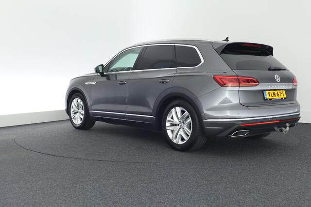 Volkswagen TOUAREG 3.0 TDI 230pk R-Line Grijs Kenteken Trekhaak Camera Luchtvering Matrix Led Keyless Leder Memory Virtual Cockpit Navigatie