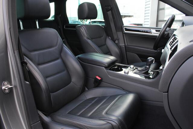 Volkswagen TOUAREG 3.0 TDI R-line / Panoramadak / Keyless / N.A.P.