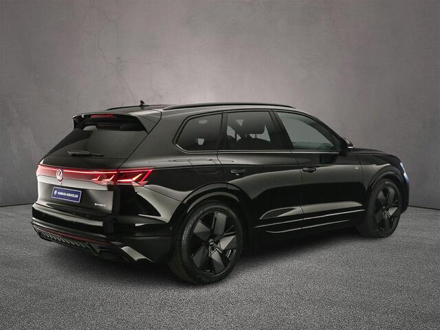 Volkswagen TOUAREG R Edition 3.0 TSI eHybrid 462pk Tiptronic Trekhaak, DYN audio, Luchtvering, Lederen bekleding, 360 camera, Achteruitrijcamera, Adaptive cruise control