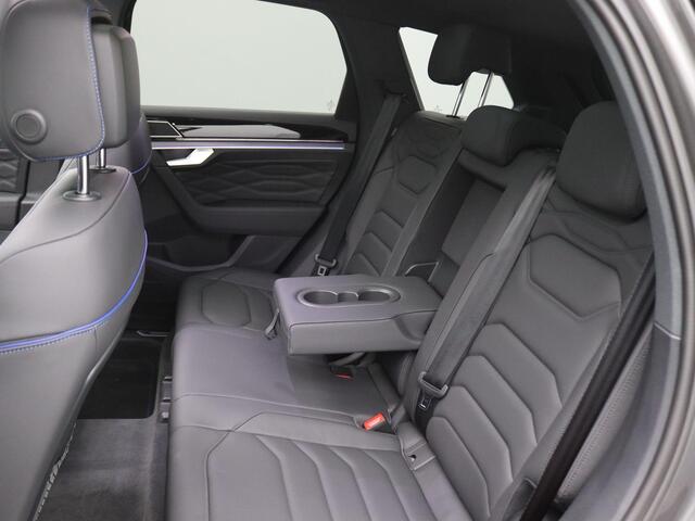 Volkswagen TOUAREG 3.0 TSi eHybrid 4MOTION R Edition 462PK Aut. matrix led, trekhaak, panoramadak, 360gr. camera, leder, luchtvering, keyless, stuur-stoelverwarming, Dynaudio, head-up display, 22" lichtmetaal