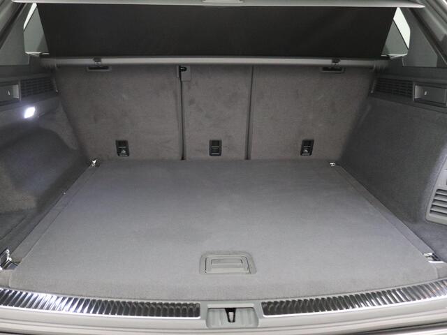 Volkswagen TOUAREG 3.0 TSi eHybrid 4MOTION R Edition 462PK Aut. matrix led, trekhaak, panoramadak, 360gr. camera, leder, luchtvering, keyless, stuur-stoelverwarming, Dynaudio, head-up display, 22" lichtmetaal