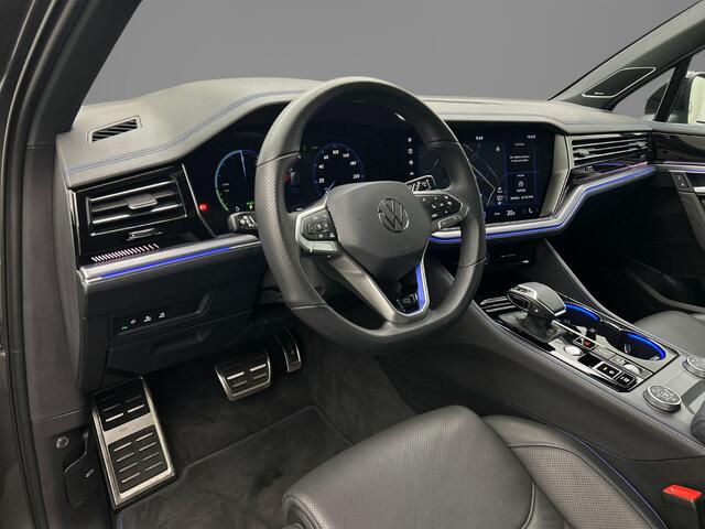 Volkswagen TOUAREG R 3.0 TSI eHybrid 462pk Tiptronic Trekhaak, Head up display, Luchtvering, DYN audio, Adaptive cruise control, Lederen bekleding, Panoramadak