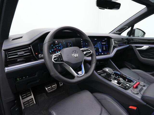 Volkswagen TOUAREG 3.0 TSi eHybrid 408 pk 4MOTION R | Panoramadak | Trekhaak | Nachtzicht | Puglia leder | Geheugen-/ventilatiestoelen | Luchtvering | Head-up display | IQ Light