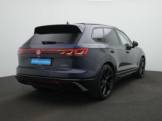 Volkswagen TOUAREG 3.0 TSi eHybrid 408 pk 4MOTION R | Panoramadak | Trekhaak | Nachtzicht | Puglia leder | Geheugen-/ventilatiestoelen | Luchtvering | Head-up display | IQ Light