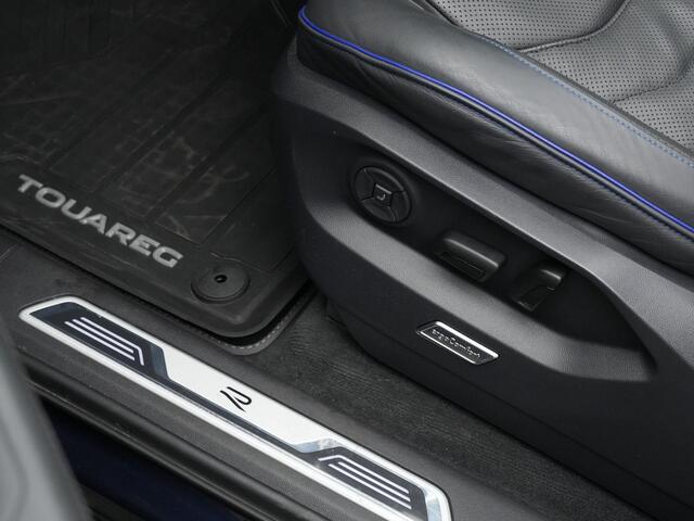 Volkswagen TOUAREG 3.0 TSi eHybrid 408 pk 4MOTION R | Panoramadak | Trekhaak | Nachtzicht | Puglia leder | Geheugen-/ventilatiestoelen | Luchtvering | Head-up display | IQ Light
