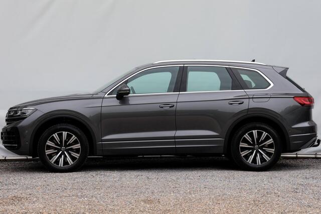 Volkswagen TOUAREG 3.0 TSI eHybrid PHEV 4 Motion - 381 pk **Pano / Trekhaak / IQ Light