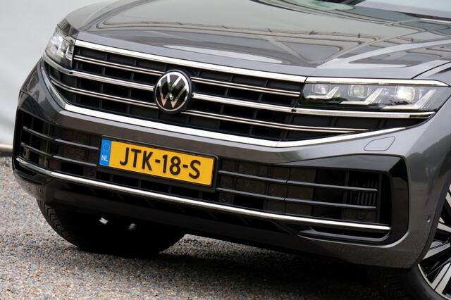 Volkswagen TOUAREG 3.0 TSI eHybrid PHEV 4 Motion - 381 pk **Pano / Trekhaak / IQ Light