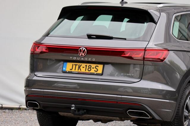 Volkswagen TOUAREG 3.0 TSI eHybrid PHEV 4 Motion - 381 pk **Pano / Trekhaak / IQ Light