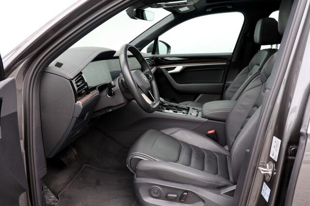 Volkswagen TOUAREG 3.0 TSI eHybrid PHEV 4 Motion - 381 pk **Pano / Trekhaak / IQ Light