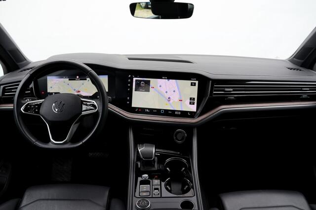 Volkswagen TOUAREG 3.0 TSI eHybrid PHEV 4 Motion - 381 pk **Pano / Trekhaak / IQ Light