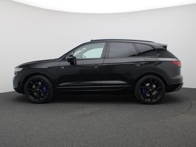 Volkswagen TOUAREG 3.0 TSi eHybrid 4MOTION R Edition 467PK Aut. matrix led, trekhaak, panoramadak, 360gr. camera, leder, luchtvering, keyless, stuur-stoelverwarming, Dynaudio, head-up display, 22" lichtmetaal