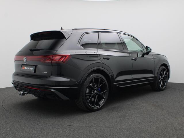 Volkswagen TOUAREG 3.0 TSi eHybrid 4MOTION R Edition 467PK Aut. matrix led, trekhaak, panoramadak, 360gr. camera, leder, luchtvering, keyless, stuur-stoelverwarming, Dynaudio, head-up display, 22" lichtmetaal