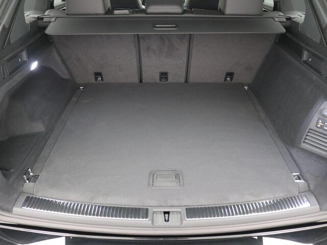 Volkswagen TOUAREG 3.0 TSi eHybrid 4MOTION R Edition 467PK Aut. matrix led, trekhaak, panoramadak, 360gr. camera, leder, luchtvering, keyless, stuur-stoelverwarming, Dynaudio, head-up display, 22" lichtmetaal