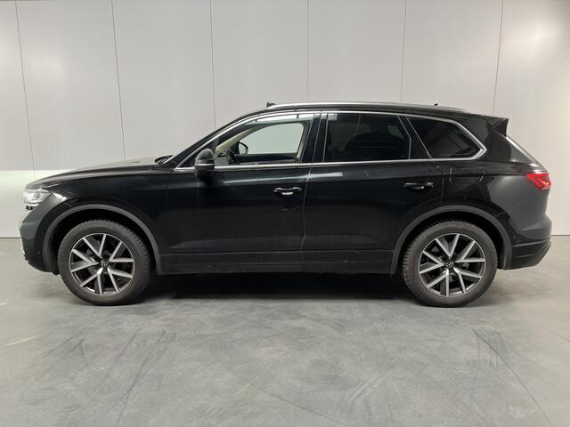 Volkswagen TOUAREG 3.0 TSi eHybrid 4MOTION Elegance / AUTOMAAT/ 381PK/ PANO/ TREKHAAK/ ACC/ MEMORY SEAT/ MASSAGE/ STOELVERWARM.+KOELING/ DODEHOEK/ PARK.SENSOR.V+A/ 360 CAMERA/ APP-CONNECT/ ELEK.ACHTERKLEP/ HEAD-UP/ KEYLESS/ 20'' LMV