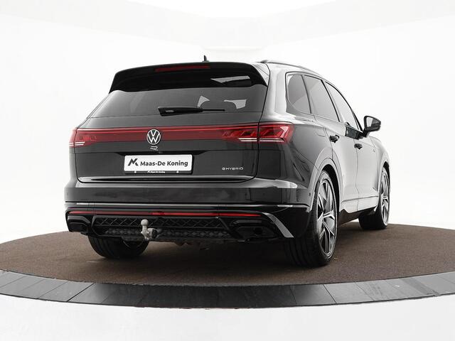 Volkswagen TOUAREG 3.0 TSi 462pk DSG eHybrid 4MOTION R · SOH 96.9% · Panoramadak · 360 Camera · Luchtvering · Wegklapbare Trekhaak · Stoelventilatie · Elek. Voorstoelen · 21'' Inch ·