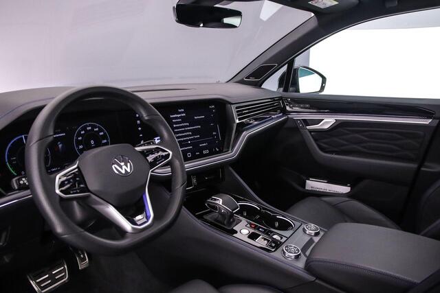 Volkswagen TOUAREG R 3.0 TSI eHybrid 462pk Tiptronic Trekhaak, Panoramadak, Luchtvering, Lederen bekleding, Head up display, DYN Audio, Adaptive cruise control, Achteruitrijcamera