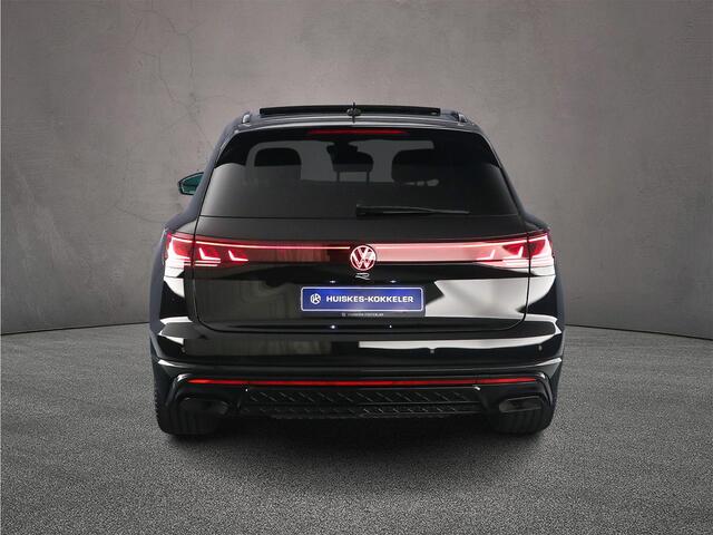 Volkswagen TOUAREG R 3.0 TSI eHybrid 462pk Tiptronic Trekhaak, Panoramadak, Luchtvering, Lederen bekleding, Head up display, DYN Audio, Adaptive cruise control, Achteruitrijcamera