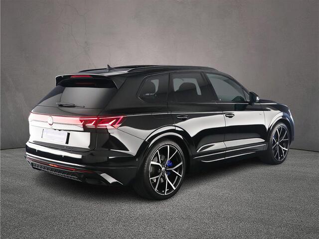 Volkswagen TOUAREG R 3.0 TSI eHybrid 462pk Tiptronic Trekhaak, Panoramadak, Luchtvering, Lederen bekleding, Head up display, DYN Audio, Adaptive cruise control, Achteruitrijcamera