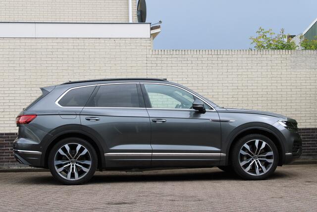 Volkswagen TOUAREG 3.0 TSi eHybrid Elegance | Luchtvering | Trekhaak | Memory | Head-Up | Panoramadak