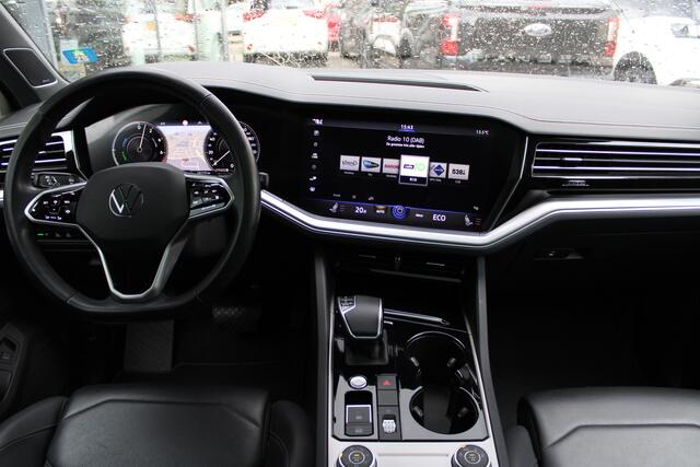 Volkswagen TOUAREG 3.0 TSi eHybrid Elegance | Luchtvering | Trekhaak | Memory | Head-Up | Panoramadak