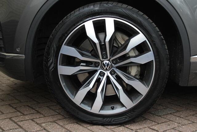 Volkswagen TOUAREG 3.0 TSi eHybrid Elegance | Luchtvering | Trekhaak | Memory | Head-Up | Panoramadak
