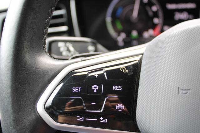 Volkswagen TOUAREG 3.0 TSi eHybrid Elegance | Luchtvering | Trekhaak | Memory | Head-Up | Panoramadak