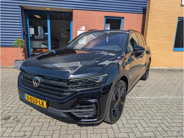 Volkswagen TOUAREG 3.0 TSI R-LINE, Plug-in Hybride, Soft close, Trekhaak, Panodak, BOMVOL!