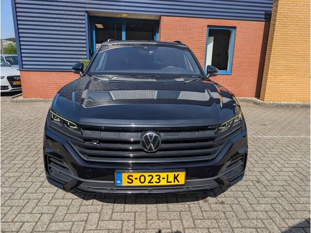 Volkswagen TOUAREG 3.0 TSI R-LINE, Plug-in Hybride, Soft close, Trekhaak, Panodak, BOMVOL!