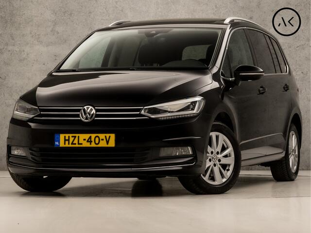 Volkswagen TOURAN 1.5 TSI Highline R Sport 7 Persoons 150Pk Automaat (PANORAMADAK, APPLE CARPLAY, GROOT NAVI, ADAPTIVE CRUISE, SPORTSTOELEN, CAMERA, GETINT GLAS, TREKHAAK, LED KOPLAMPEN, NIEUWSTAAT)