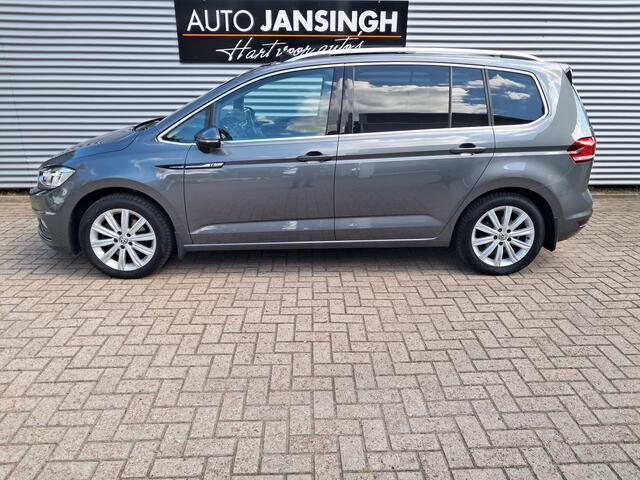 Volkswagen TOURAN 1.4 TSI Highline R-Line 7persoons met automaat en schuif/kanteldak! | Clima | Cruise | Navigatie | Trekhaak | PDC | Voorstoelen verwarmd | RIJKLAARPRIJS INCL 12 MAANDEN GARANTIE EN BEURT