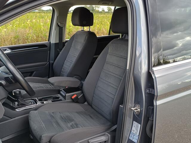 Volkswagen TOURAN 1.5 TSI Highline Business 7-Pers. /Navi/Carplay/Clima v+a/Argo Active/