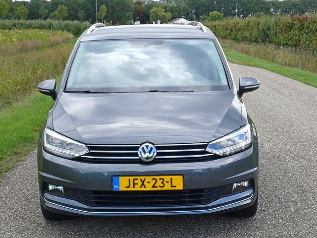 Volkswagen TOURAN 1.5 TSI Highline Business 7-Pers. /Navi/Carplay/Clima v+a/Argo Active/