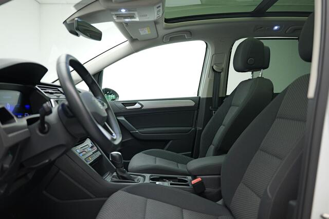 Volkswagen TOURAN 1.5 TSI Highline Business R 7p |Pano|Dodehoek|ACC|Camera|