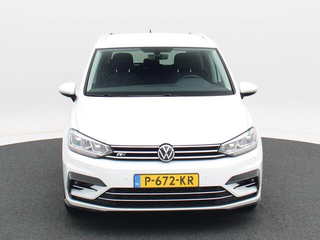 Volkswagen TOURAN 1.5 TSi 150 Pk Automaat R-Line 7-Pers | Trekhaak | Adaptive Cruise | Camera | Carplay | Climate Control | Stoel Verwarming | Parkeersensoren | LED | 17 Inch