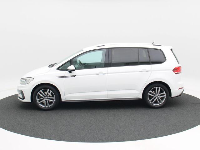 Volkswagen TOURAN 1.5 TSi 150 Pk Automaat R-Line 7-Pers | Trekhaak | Adaptive Cruise | Camera | Carplay | Climate Control | Stoel Verwarming | Parkeersensoren | LED | 17 Inch