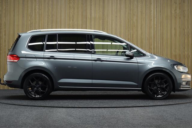 Volkswagen TOURAN 1.4 TSI Highline Business R 7p | Adaptive-cruise | Trekhaak | Parkeerhulp | Navigatie | Clima | Stoel & Stuurverwarming | Apple Carplay & Android Auto | All-season Banden