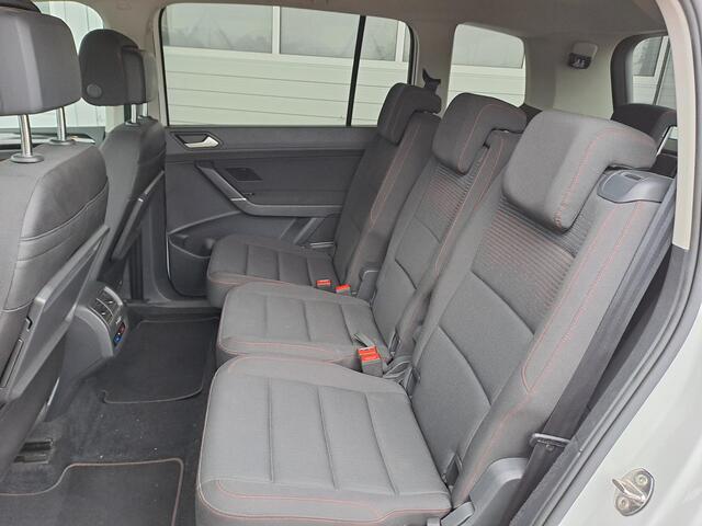 Volkswagen TOURAN 1.4 TSI Connected Series, R-line, 7-Persoons, Trekhaak, Apple Carplay/ Andriod auto, ACC,