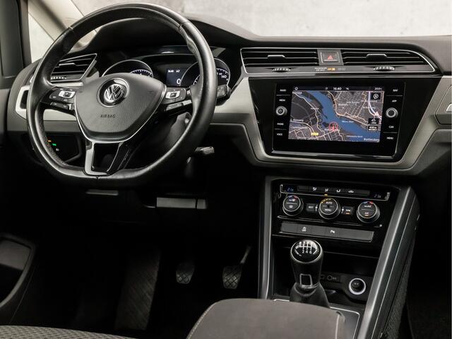 Volkswagen TOURAN 1.4 TSI Sportline 7 Persoons 150Pk (APPLE CARPLAY, GROOT NAVI, CLIMATE, CAMERA, GETINT GLAS, SPORTSTOELEN, ADAPTIVE CRUISE, PARKEERSENSOREN, ELEK PAKKET, NIEUWE APK, NIEUWSTAAT)