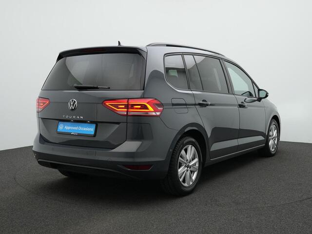 Volkswagen TOURAN 7 pers. 1.5 TSI 150 pk DSG Highline | 7-persoons | Panoramadak | Trekhaak | Stoelverwarming | Sportonderstel | Side Assist | Black Style