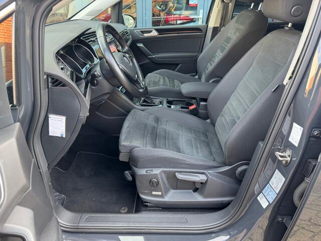 Volkswagen TOURAN 1.5 TSI R-line DSG 7-Persoons trekhaak ACC