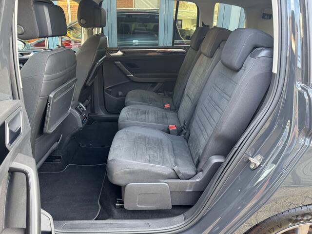 Volkswagen TOURAN 1.5 TSI R-line DSG 7-Persoons trekhaak ACC