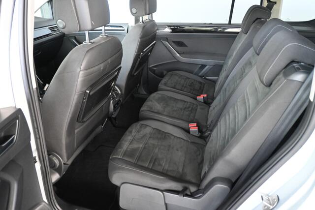 Volkswagen TOURAN 1.2 TSI Highline 7 Persoons StoelMassage/verwarming Navigatie Goed Onderhouden! Inruil Mogelijk!